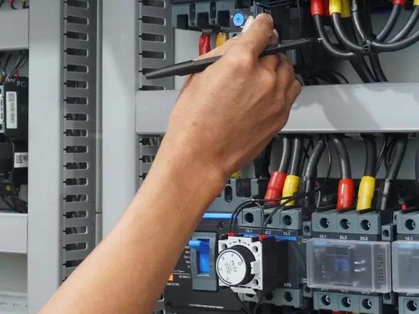 Perakitan panel listrik — AW Teknik