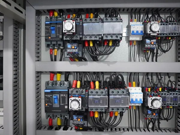 Perakitan panel listrik — AW Teknik