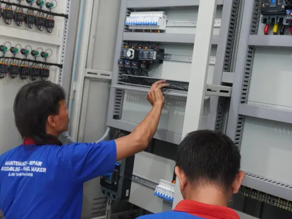 Perakitan panel listrik — AW Teknik